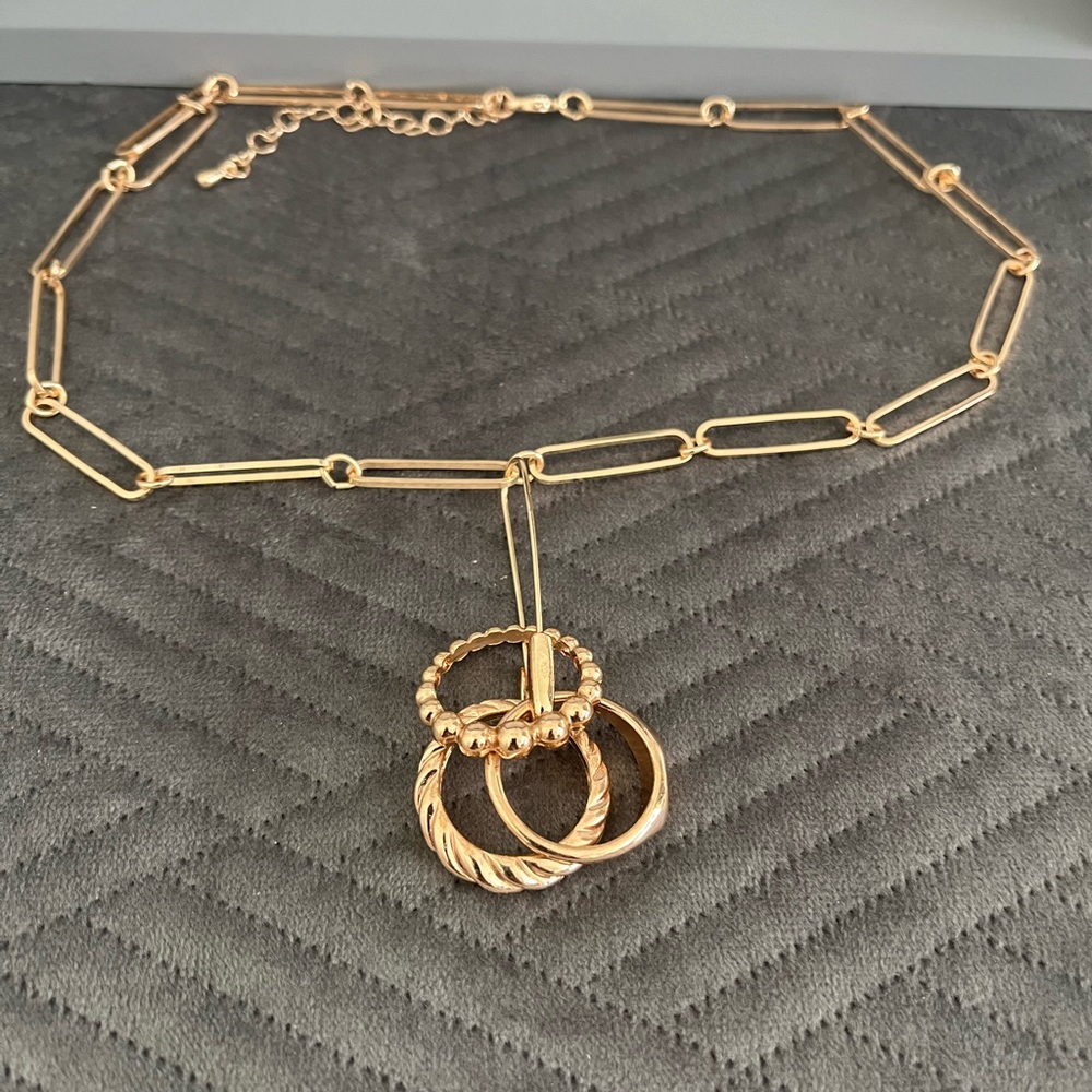 Chain Link Necklace with 3 Rings - Picture 2 of 4